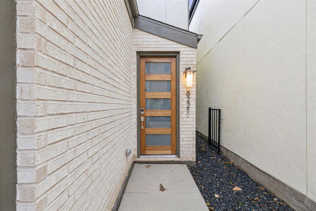Dallas, TX 75231,8221 Emsworth Drive