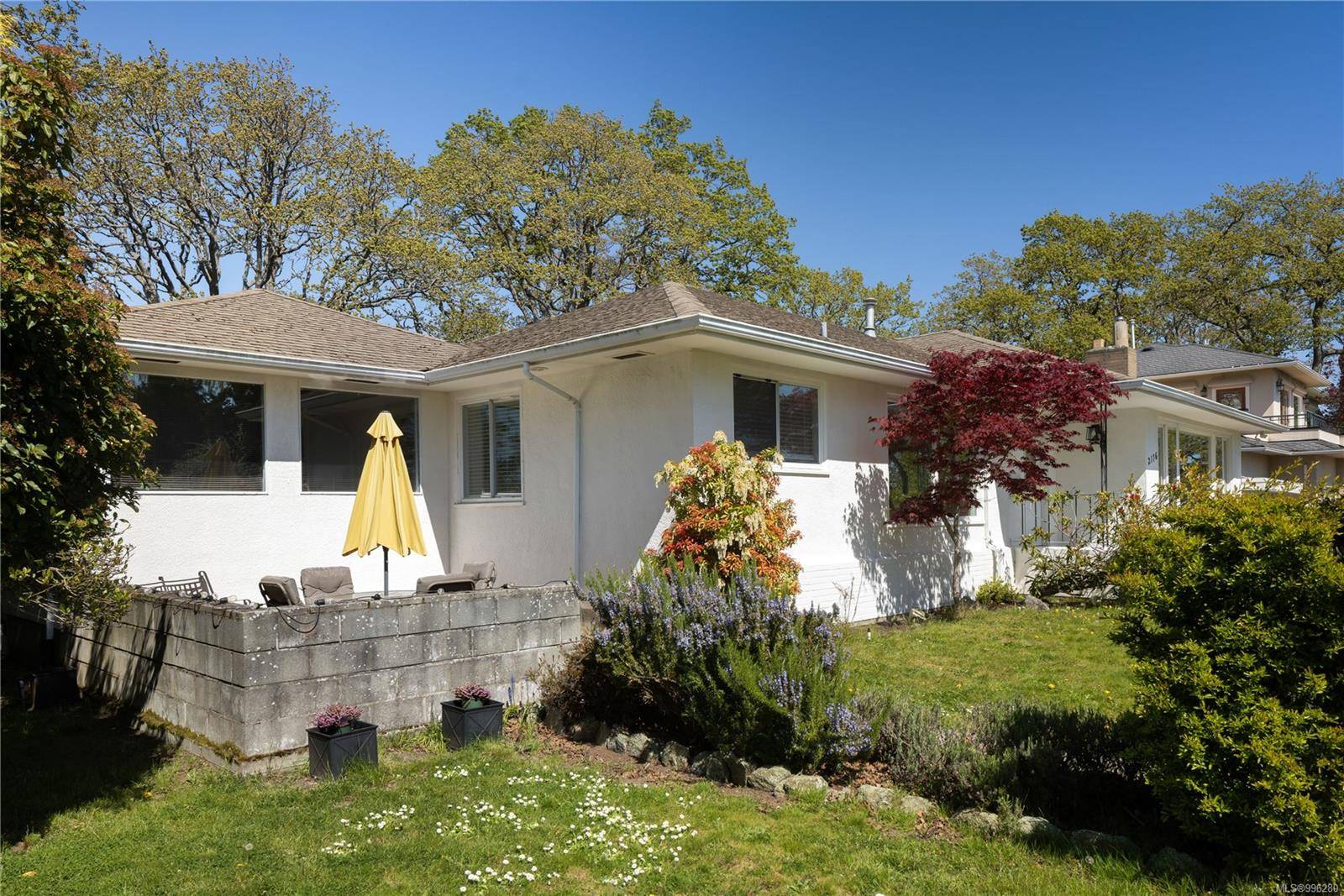 Oak Bay, BC V8P 1B6,2176 Lansdowne Rd