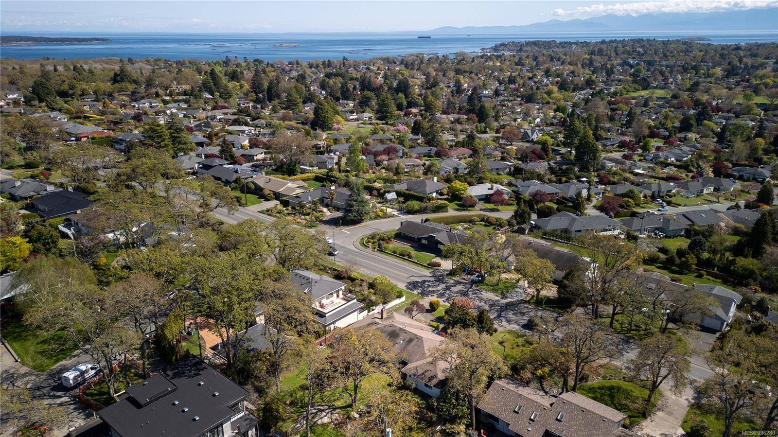 Oak Bay, BC V8P 1B6,2176 Lansdowne Rd