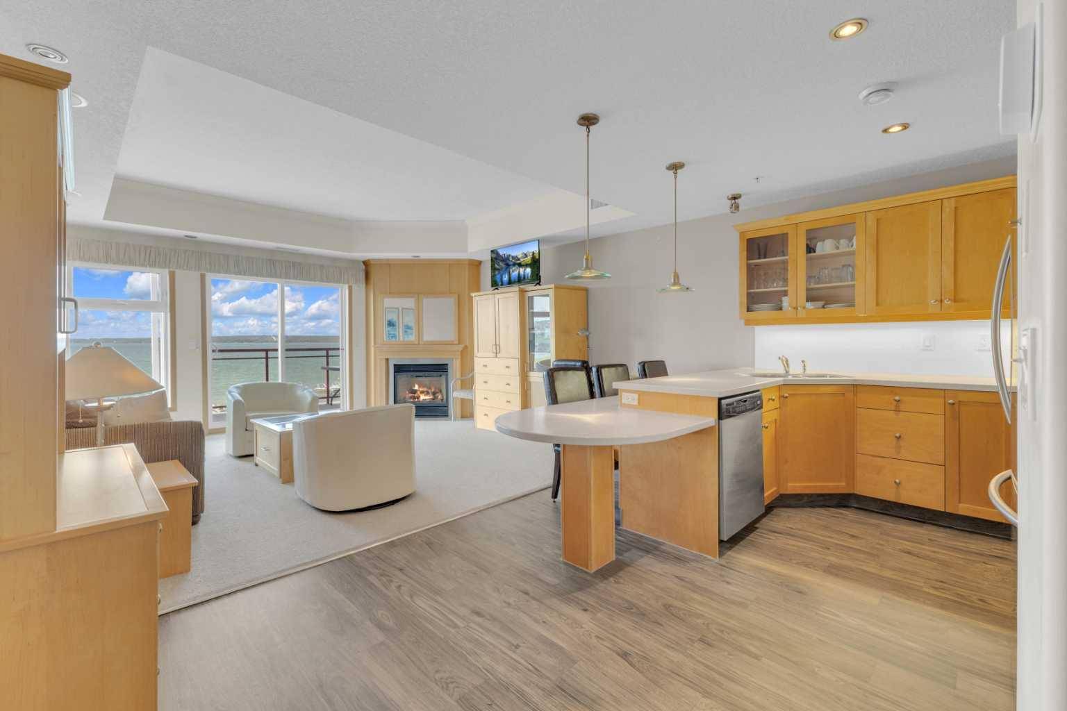 Sylvan Lake, AB T4S 2L7,5100 Lakeshore DR #402