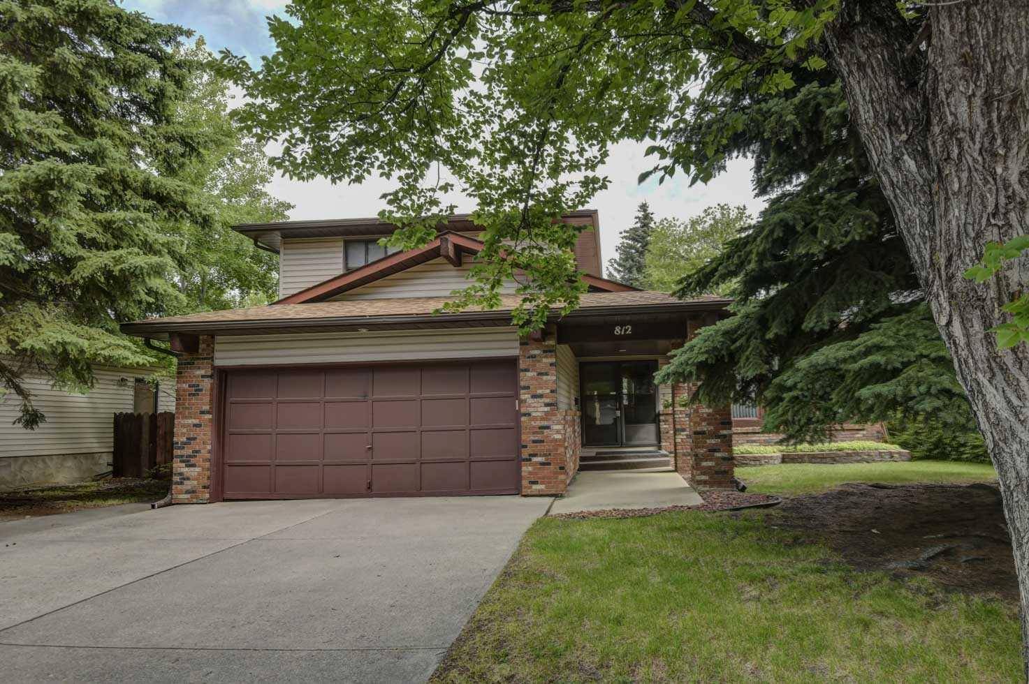 Calgary, AB T2W 2V8,812 Woodpark WAY Southwest