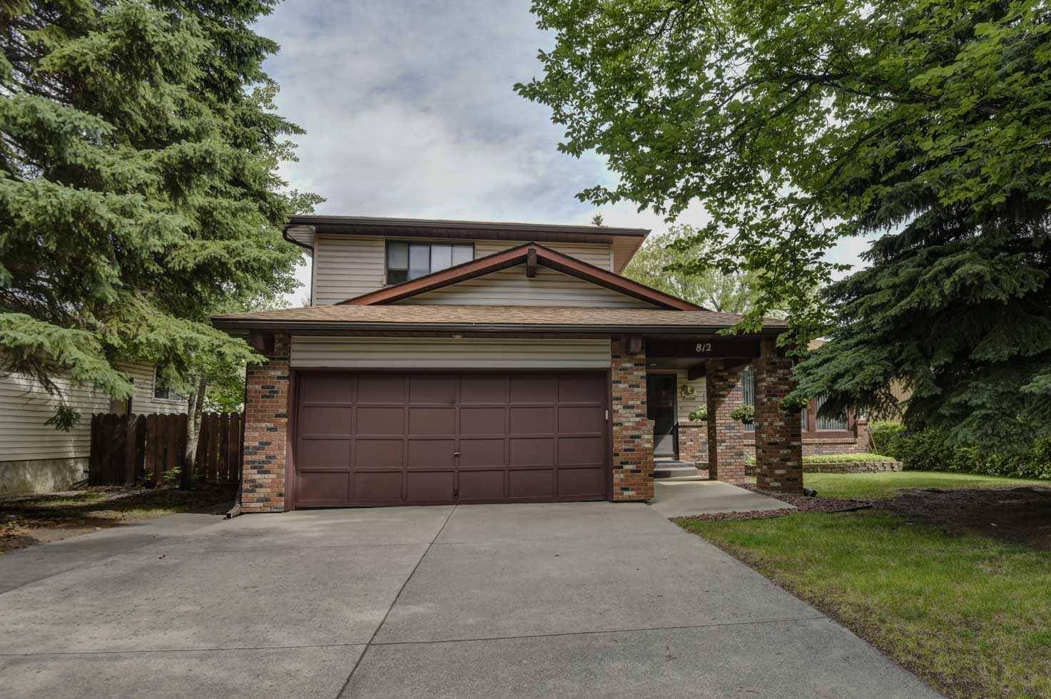 812 Woodpark WAY SW, Calgary, AB T2W 2V8