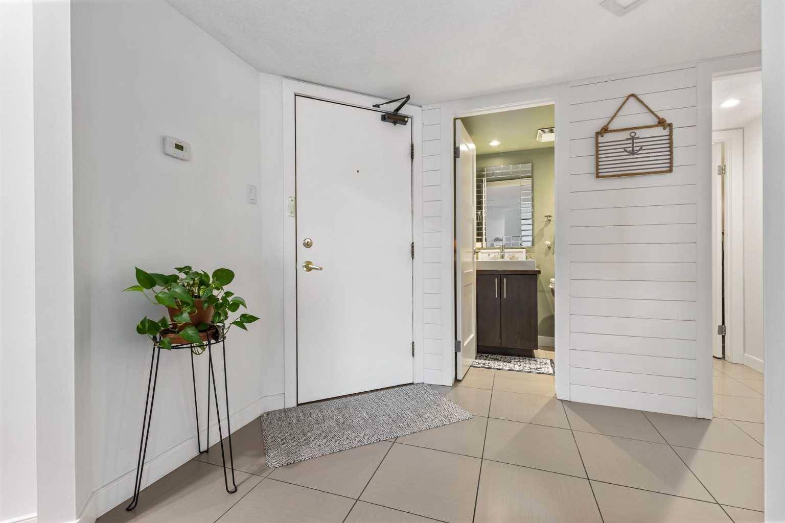Calgary, AB T3C 0X7,1304 15 AVE SW #910