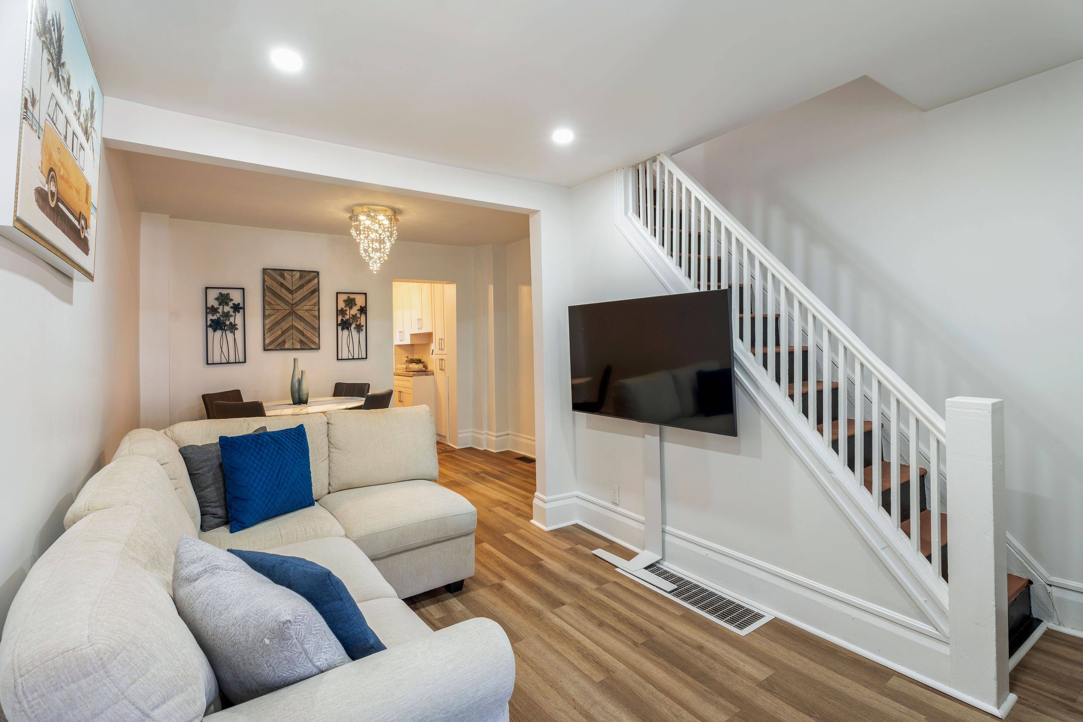 Oshawa, ON L1H 2P2,162 Olive AVE