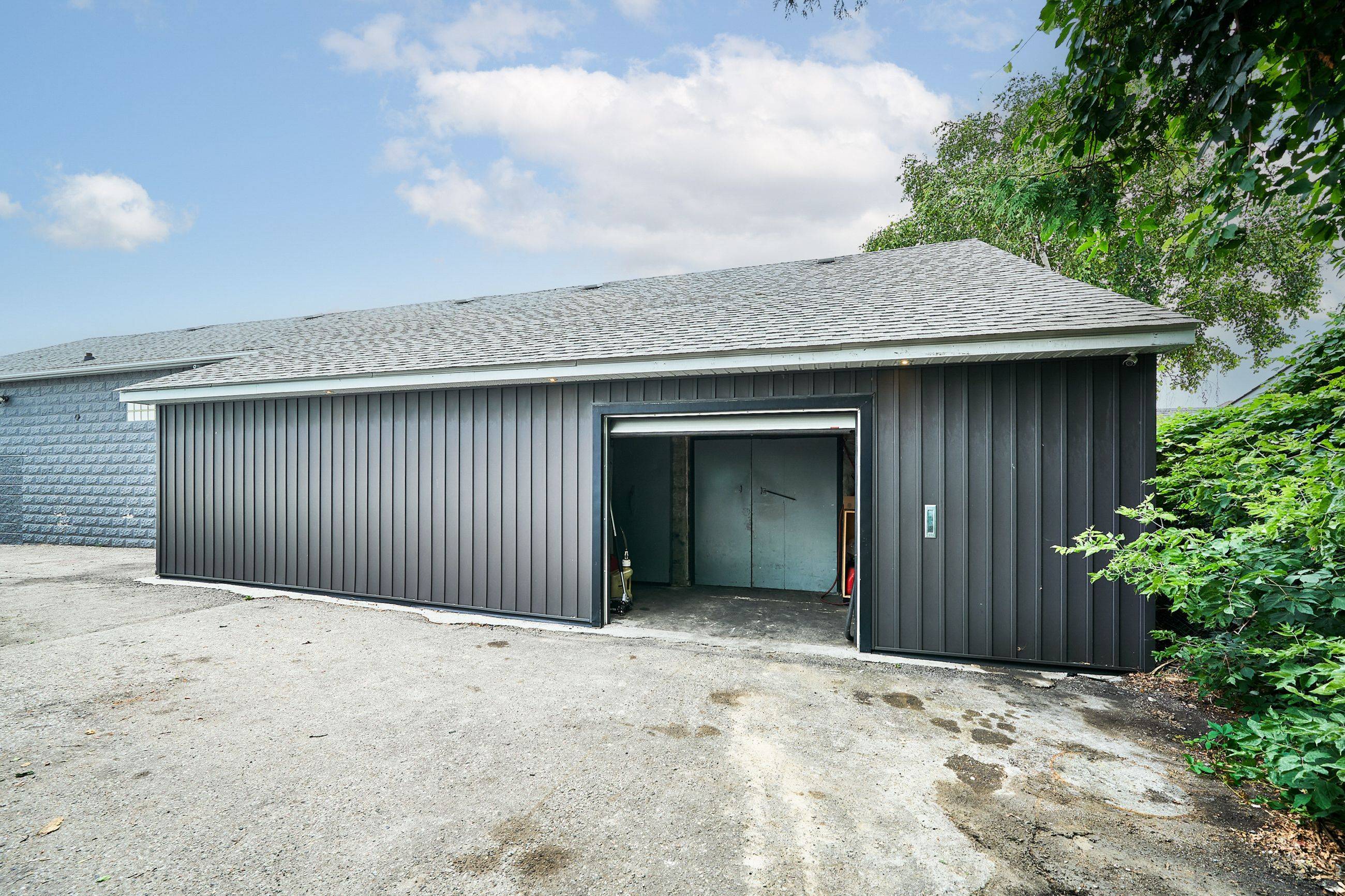 Oshawa, ON L1H 3E1,287 Dean AVE