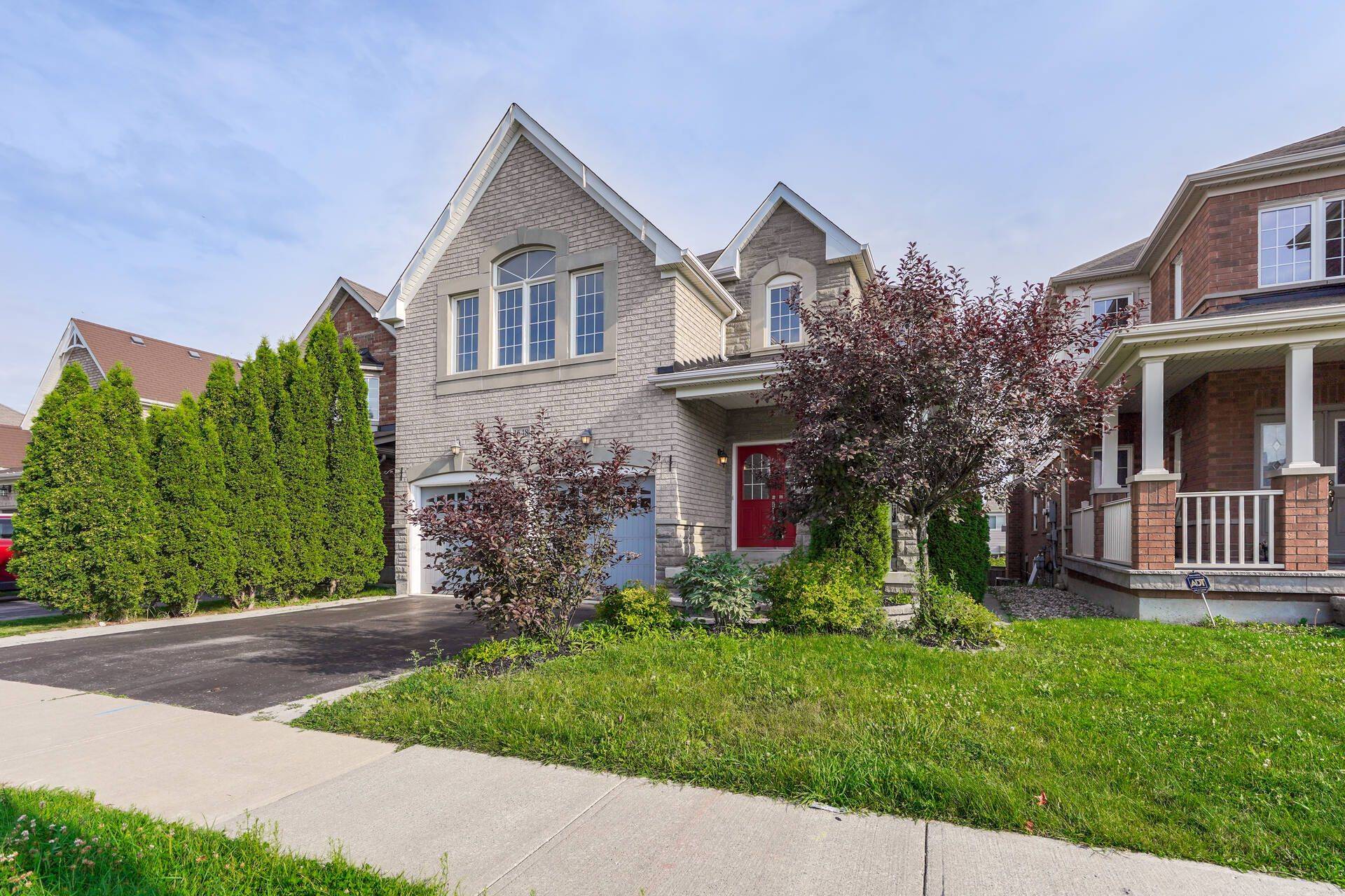 Oshawa, ON L1K 0K1,1648 Pennel DR #Upper