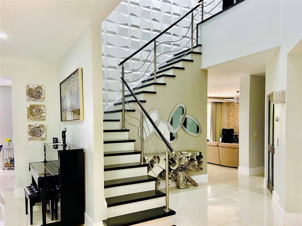 Weston, FL 33331,3898 Falcon Ridge Cir