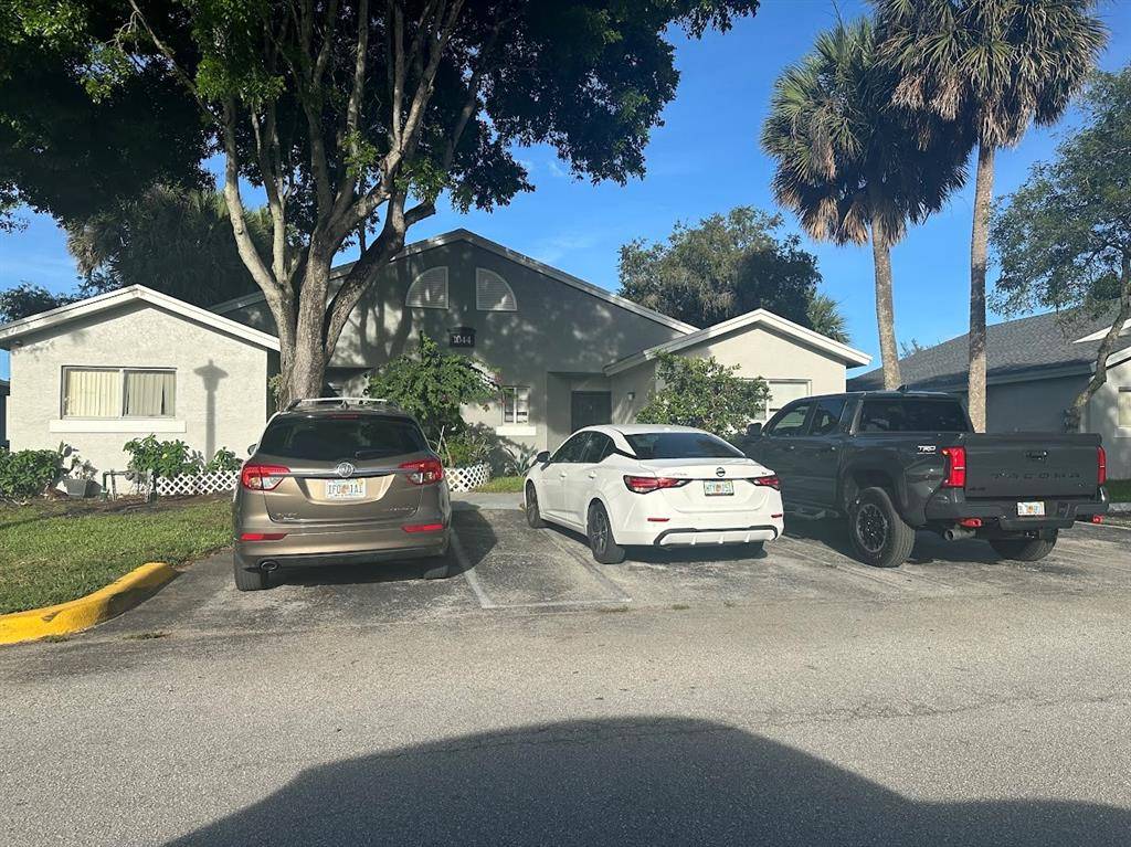 1044 Lake Victoria Dr #B, West Palm Beach, FL 33411