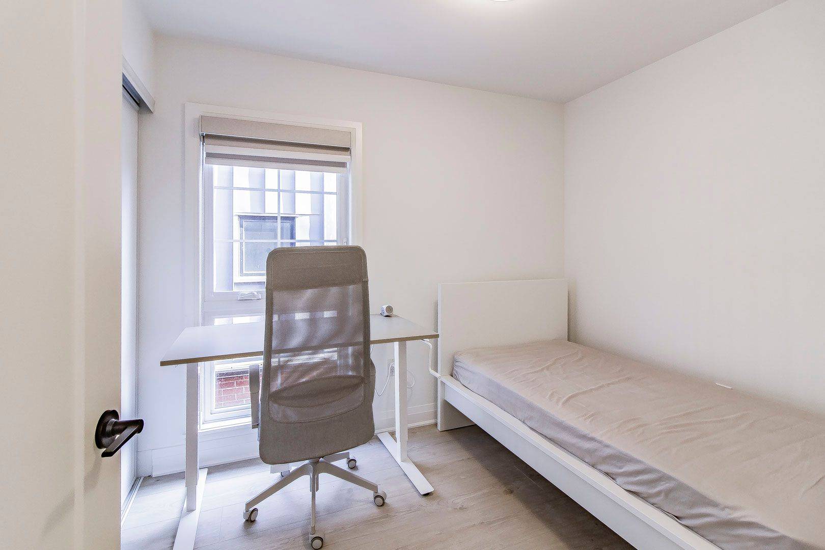 Vaughan, ON L4J 8A2,114 Alton CRES #(Third level)