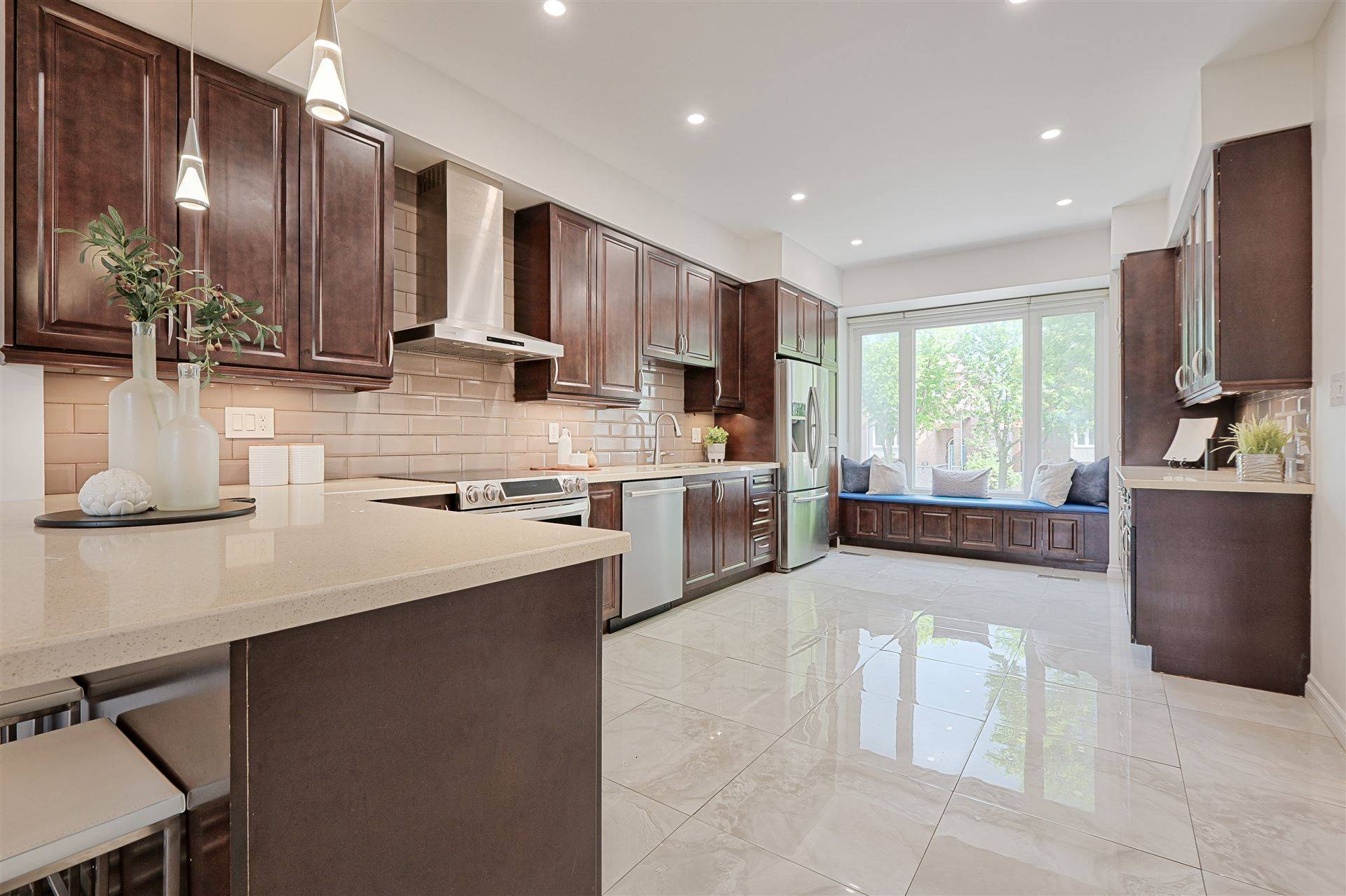 Vaughan, ON L4J 7Z5,64 Thornway AVE