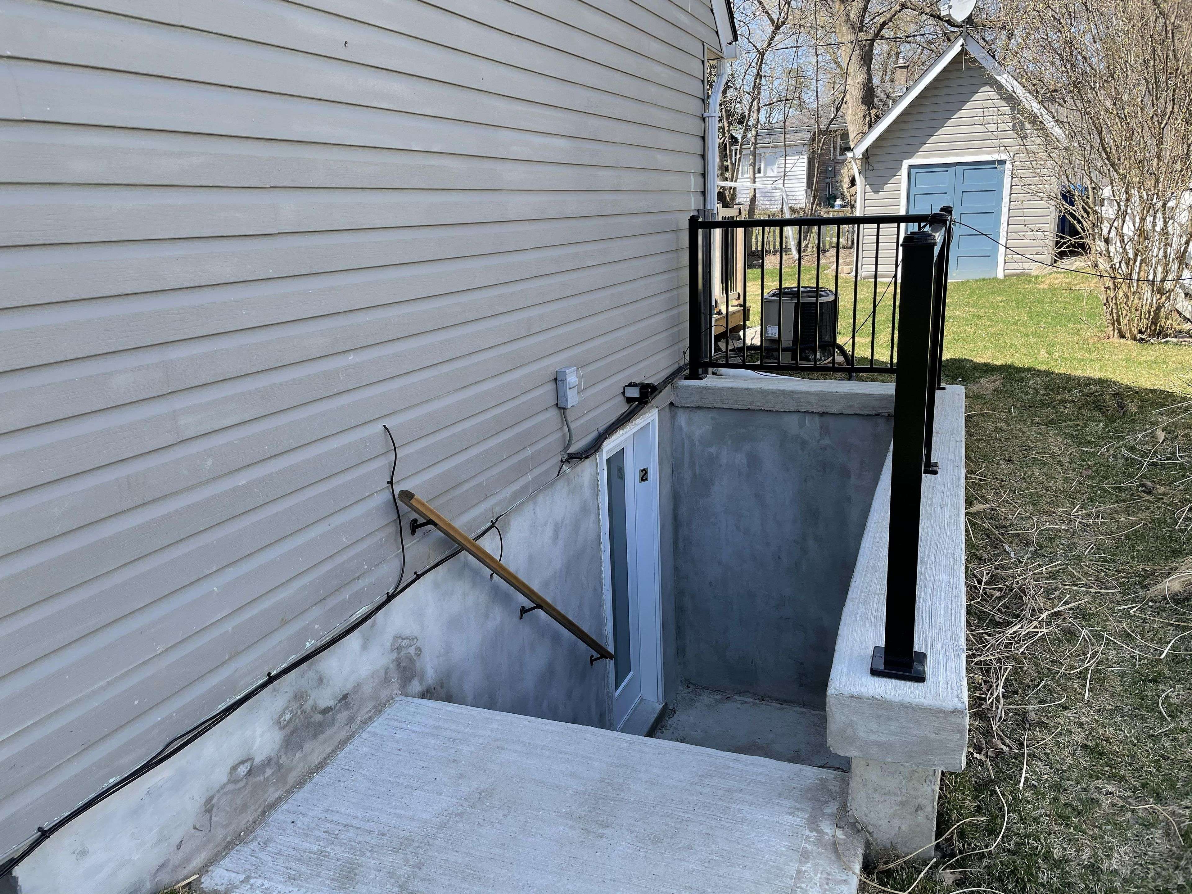 Barrie, ON L4M 2H5,82 Gunn ST #2