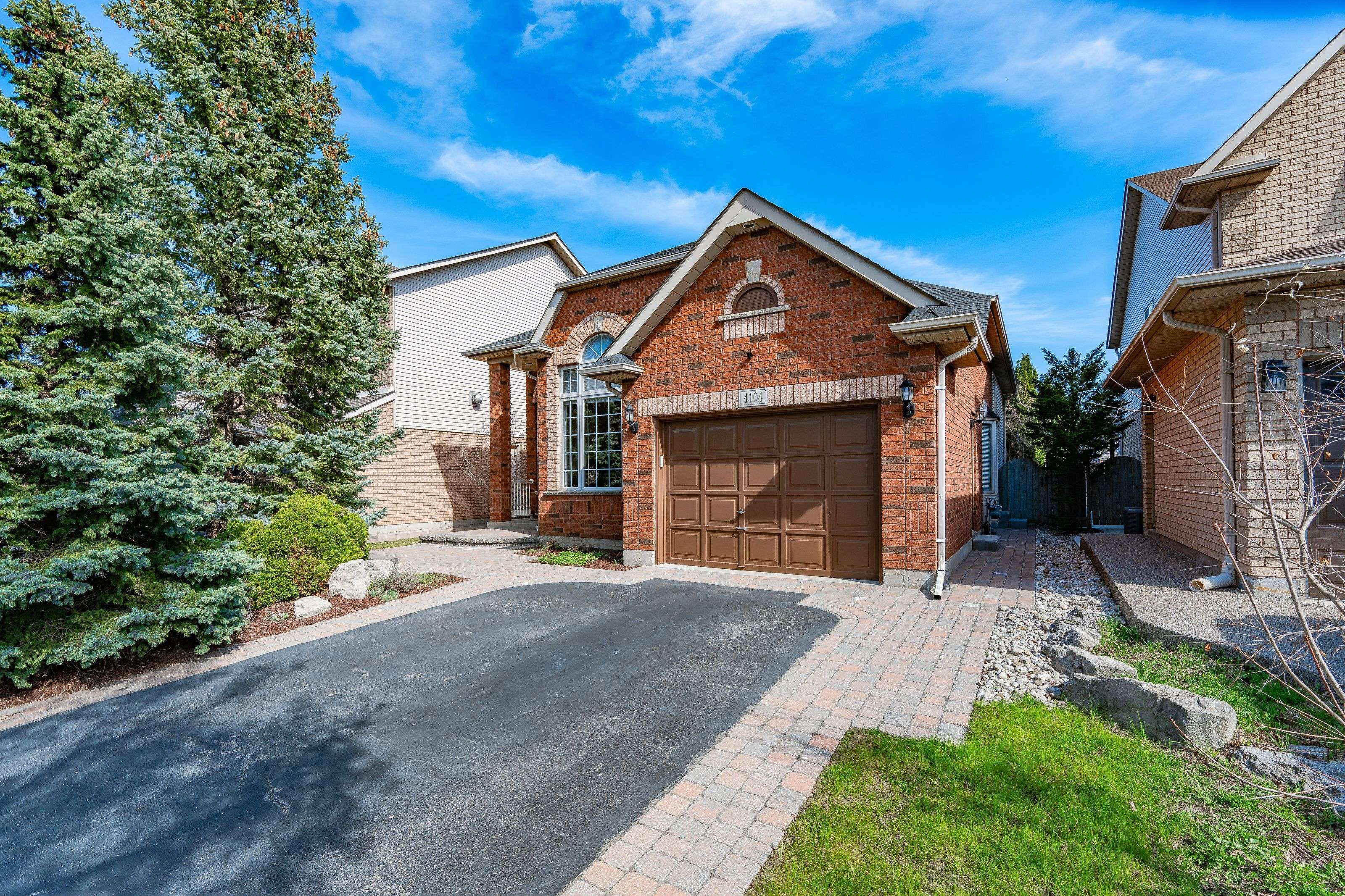 Burlington, ON L7M 4L2,4104 Bianca Forest DR