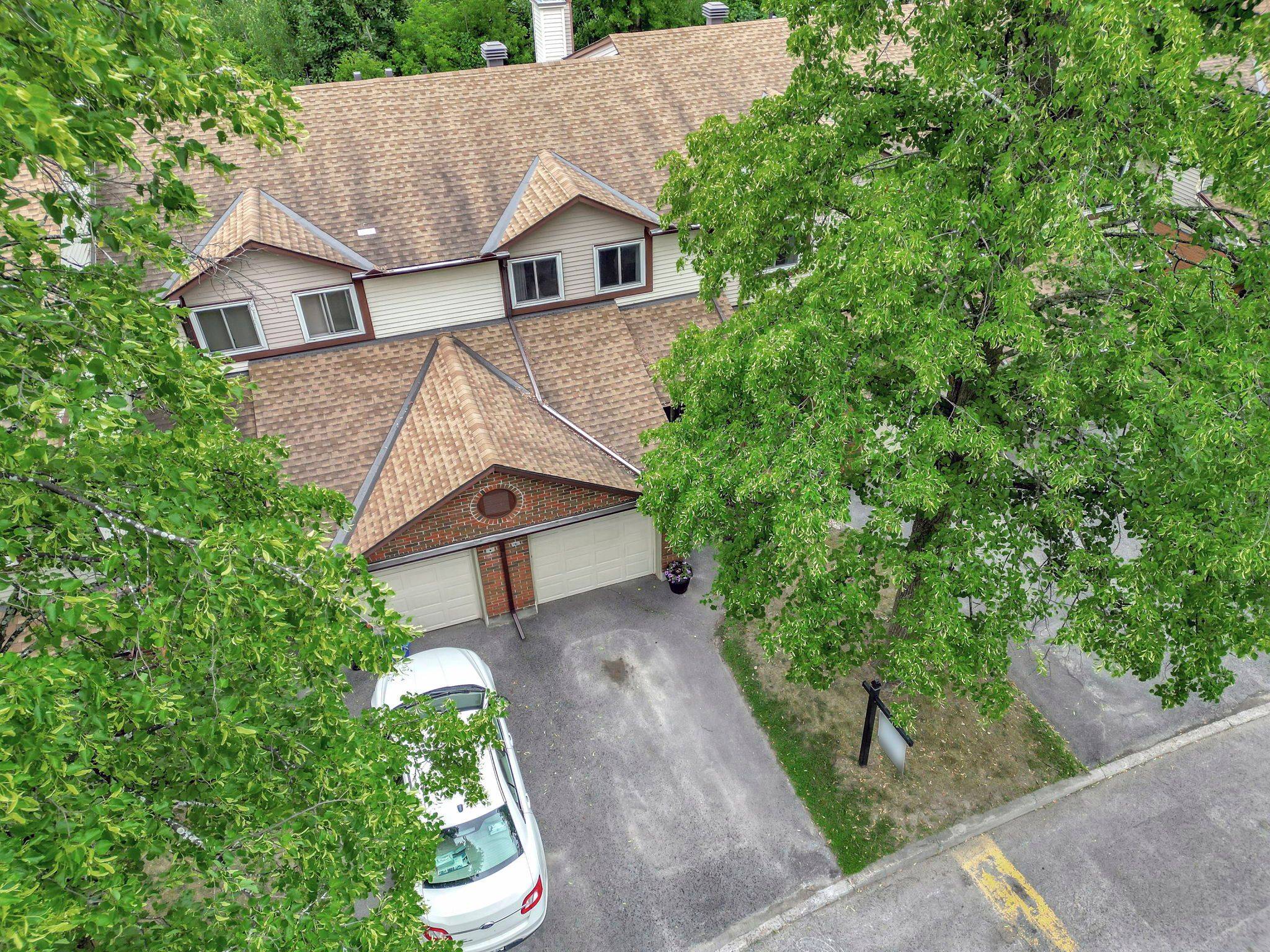 South Of Baseline To Knoxdale, ON K2G 4Z5,6 Offenbach LN #C