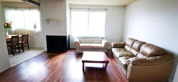 Calgary, AB T2K5M8,6424 4 ST NE #2