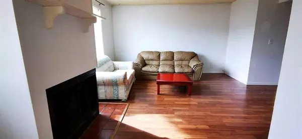 Calgary, AB T2K5M8,6424 4 ST NE #2