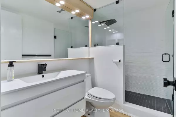 Toronto C13, ON M3B 3N9,1210 Don Mills RD #206