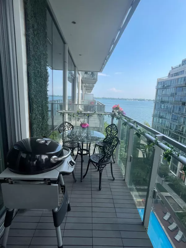 39 Queens Quay E #830, Toronto C08, ON M5E 0A5