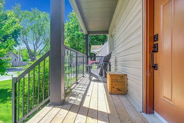 Carlington - Central Park, ON K1Z 7R6,23 Tunis AVE