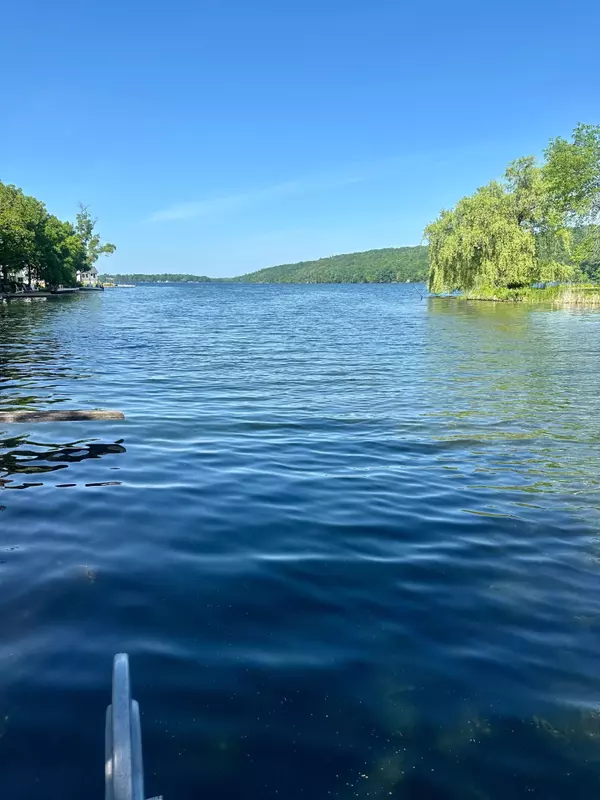 Westport, ON K0G 1X0,49 Mountain RD