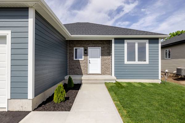 Aylmer, ON N5H 0A1,49 Rebecca DR