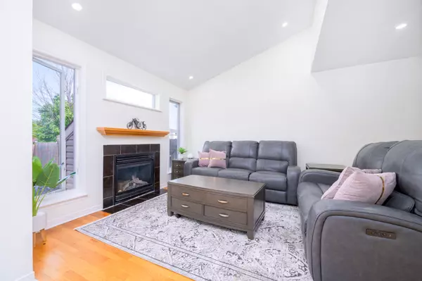 Barrhaven, ON K2J 4Z3,73 Palmadeo DR