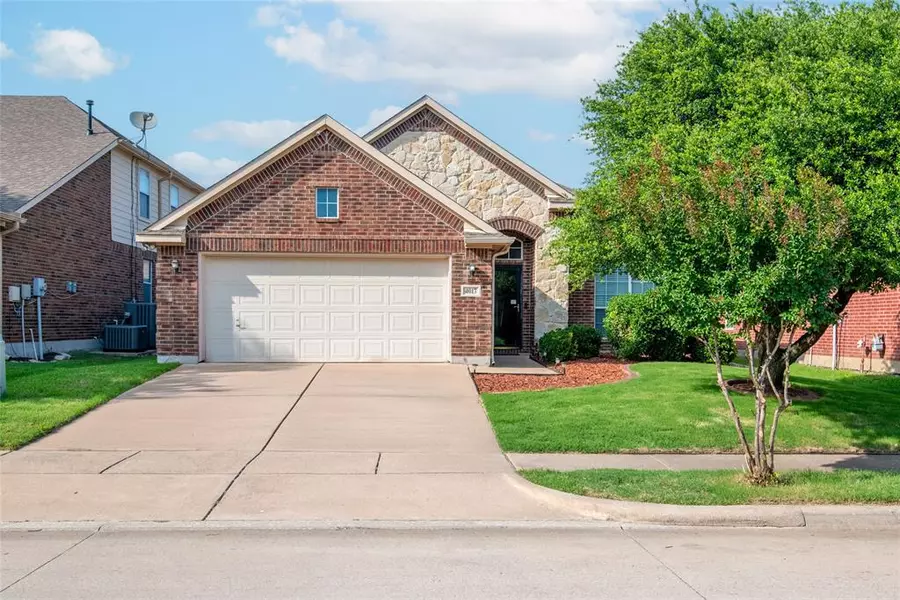 4017 Summerhill Lane, Fort Worth, TX 76244