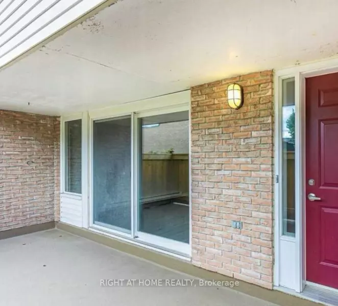 248 Milestone CRES E #120, Aurora, ON L4G 3M2