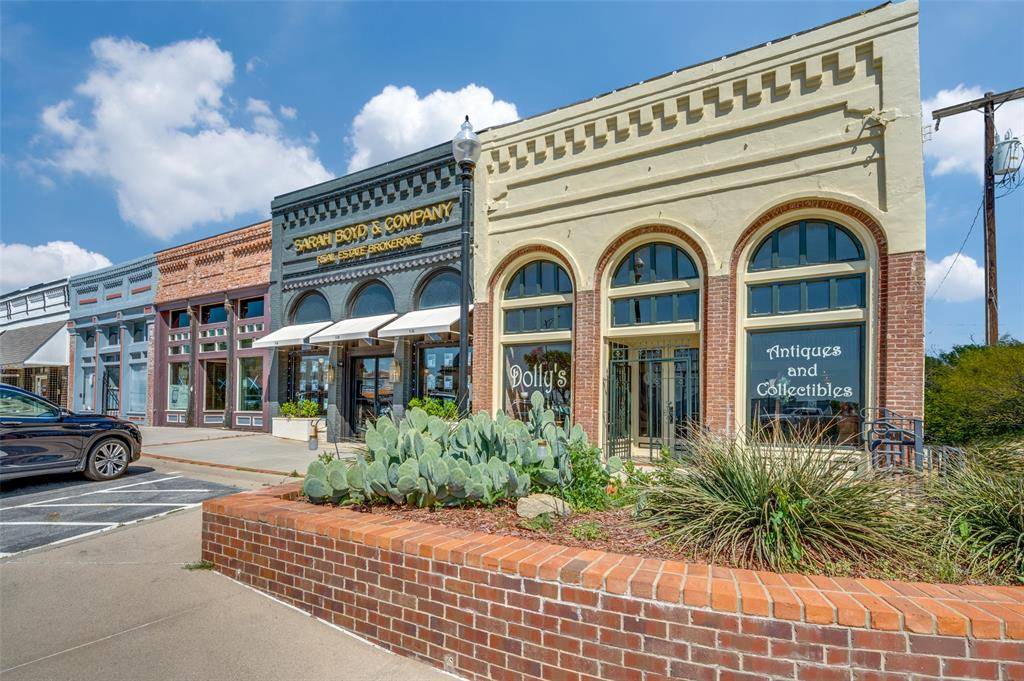 115 S Jefferson Street, Pilot Point, TX 76258