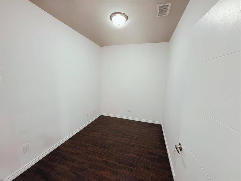 Carrollton, TX 75006,1100 W Trinity Mills Road #4042