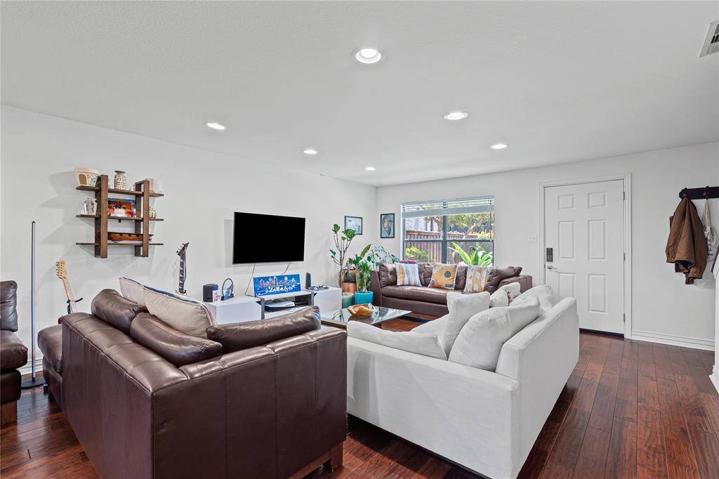 Dallas, TX 75219,2722 Knight Street #119D