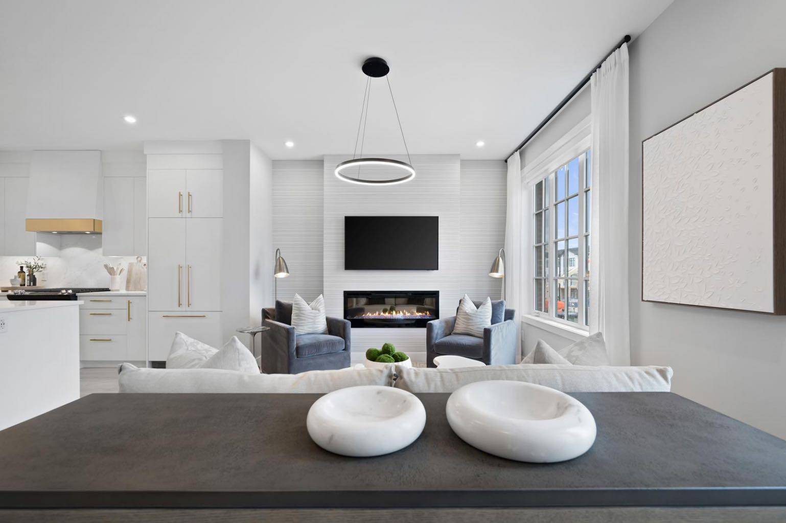 Calgary, AB T3H 6B1,834 81 ST SW