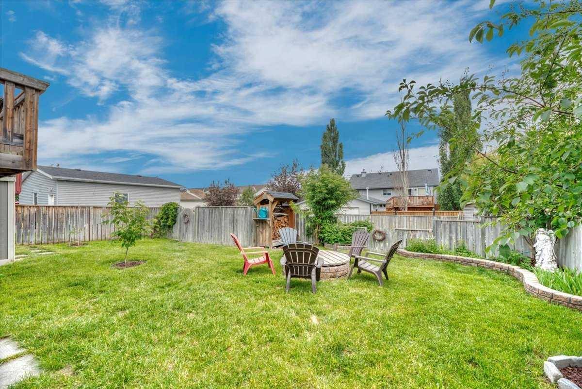 Strathmore, AB T1P 1S4,325 Strathford BLVD