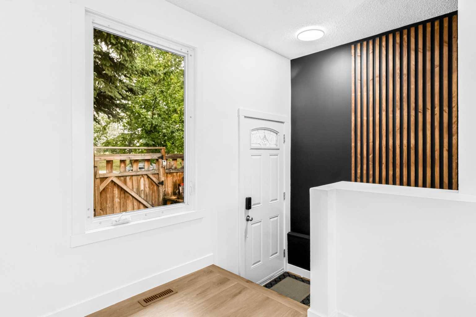 Calgary, AB T2J 6B4,83 Deerview WAY SE