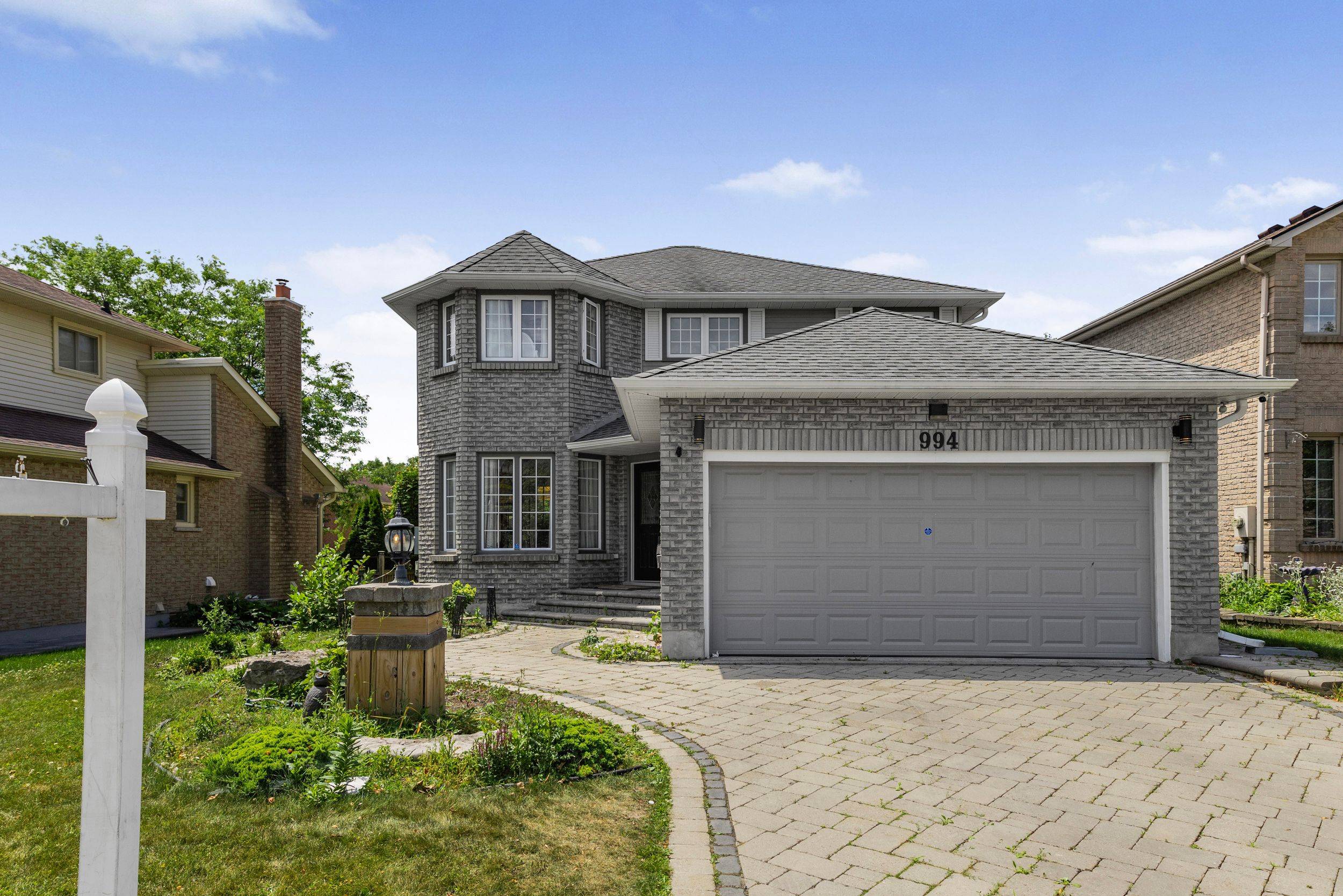 Oshawa, ON L1K 1S4,994 Copperfield DR