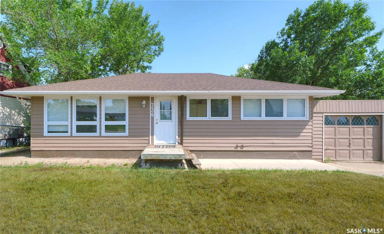 736 Saskatchewan STREET W, Moose Jaw, SK S6H 2T7