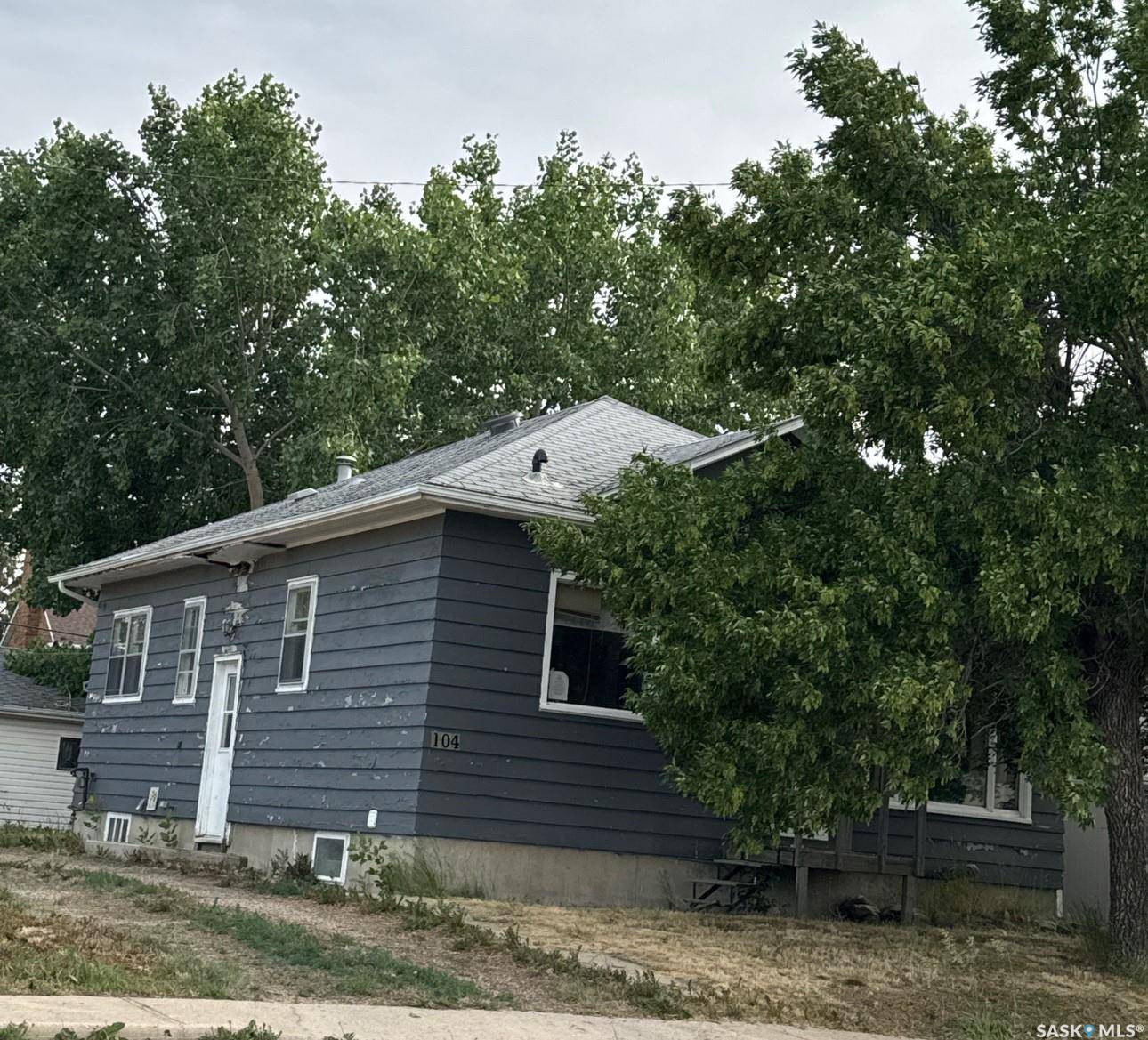 104 2nd AVENUE W, Gravelbourg, SK S0H 1X0