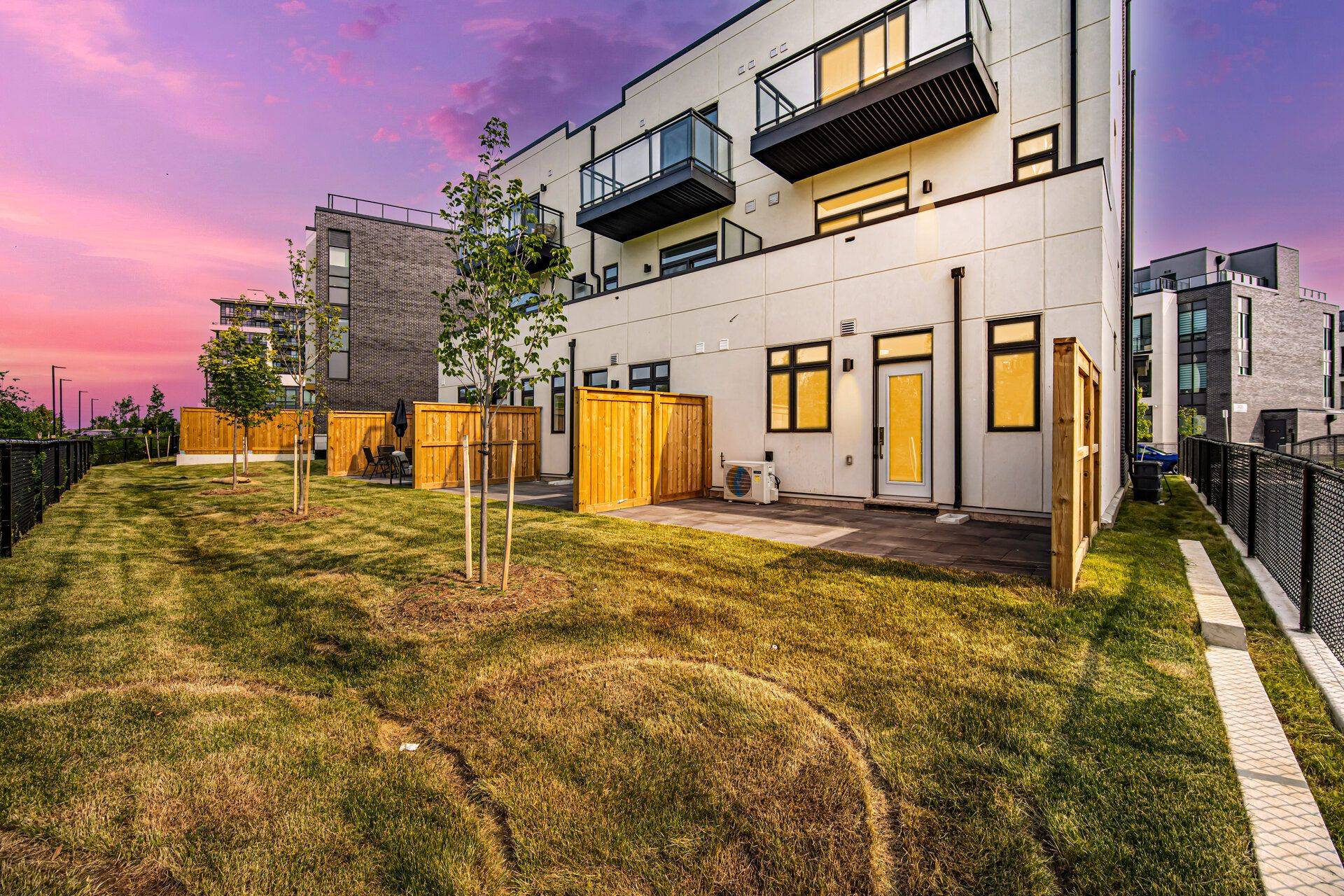 Oakville, ON L6M 4M2,3045 Trailside DR