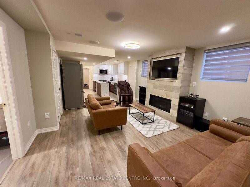 271 Sixteen Mile DR, Oakville, ON L6M 0V8