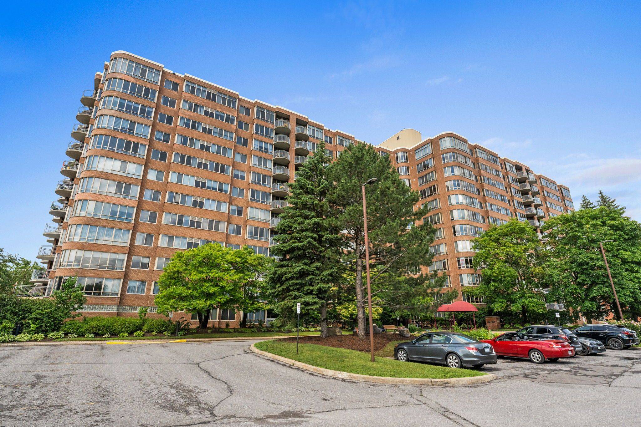 100 Grant Carman DR #413, Cityview - Parkwoods Hills - Rideau Shore, ON K2E 8B8