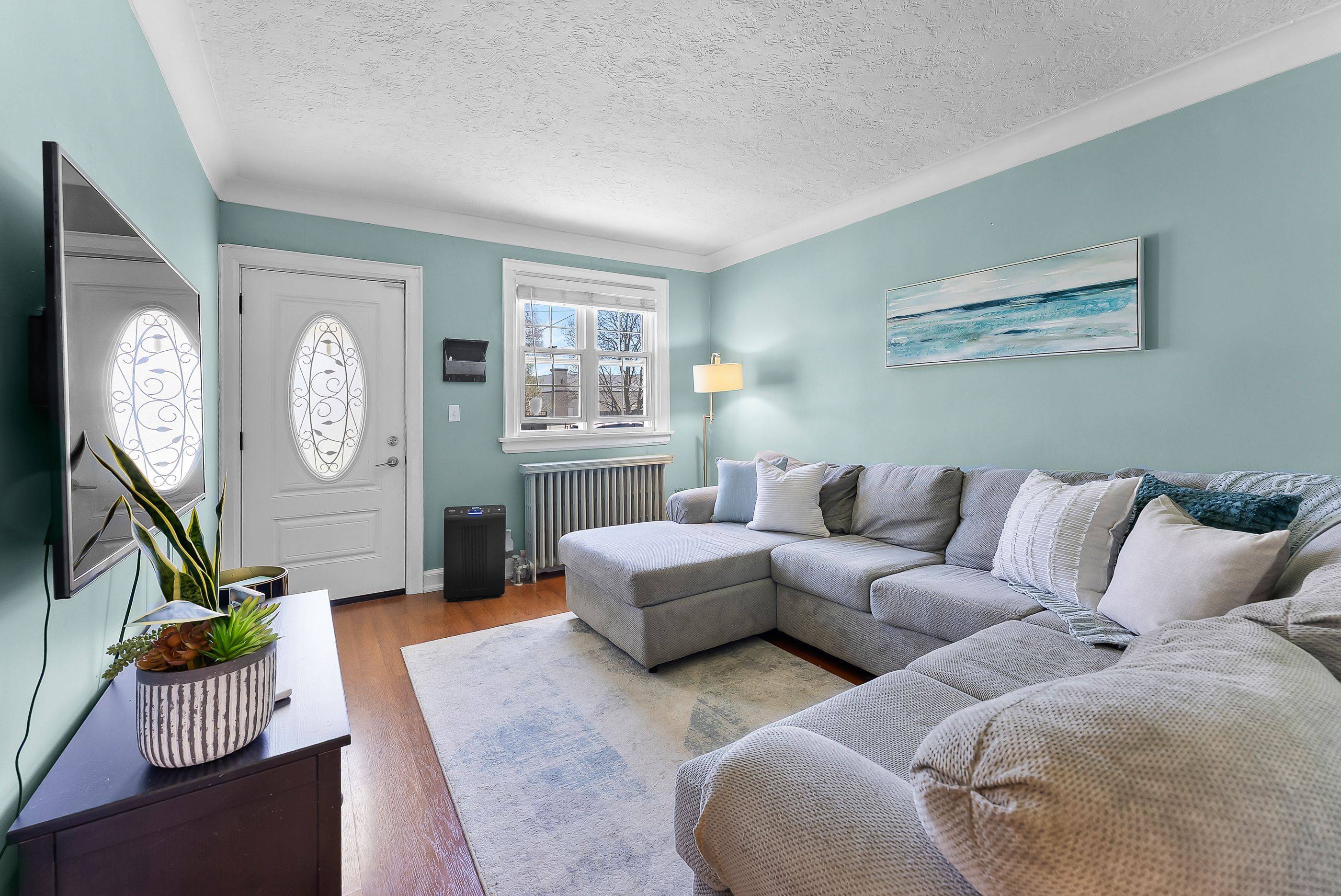 Thorold, ON L2V 2P7,9 Queen ST N