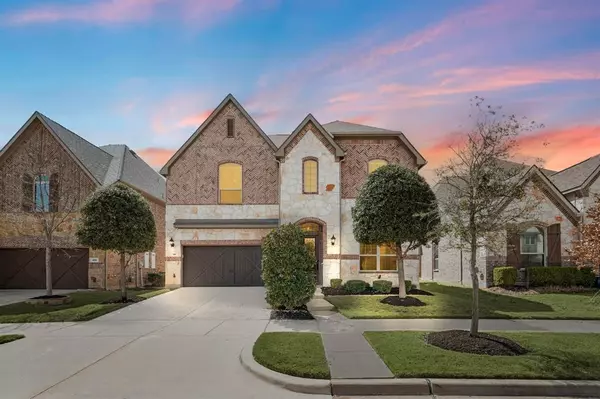 811 Red Maple Road, Euless, TX 76039