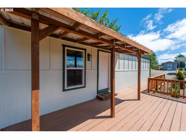 Coos Bay, OR 97420,93730 BAY PARK LN