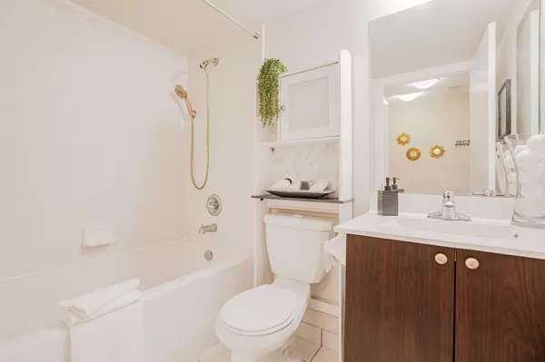 Toronto E07, ON M1S 0L3,181 Village Green SQ #1818