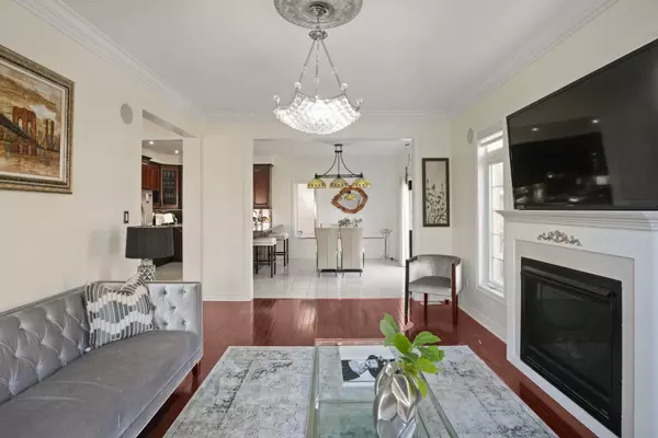 Mississauga, ON L5M 0K7,5499 Doctor Peddle CRES