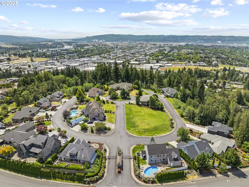 2 CENTER CT, Longview, WA 98632