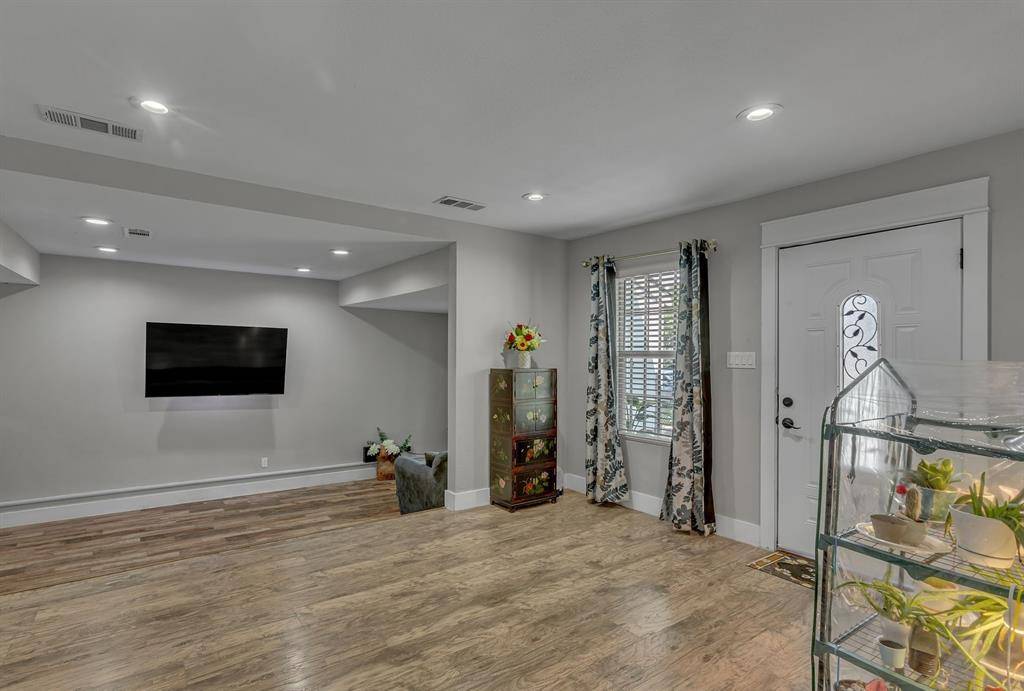 Dallas, TX 75216,2020 Skylark Drive