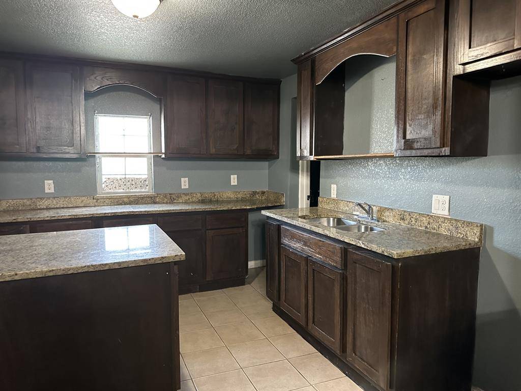 Fort Worth, TX 76106,2901 Chestnut Avenue