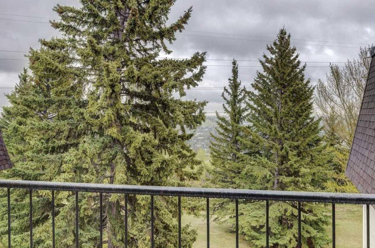 Calgary, AB T3C 2Y8,332 Cedar CRES SW #301