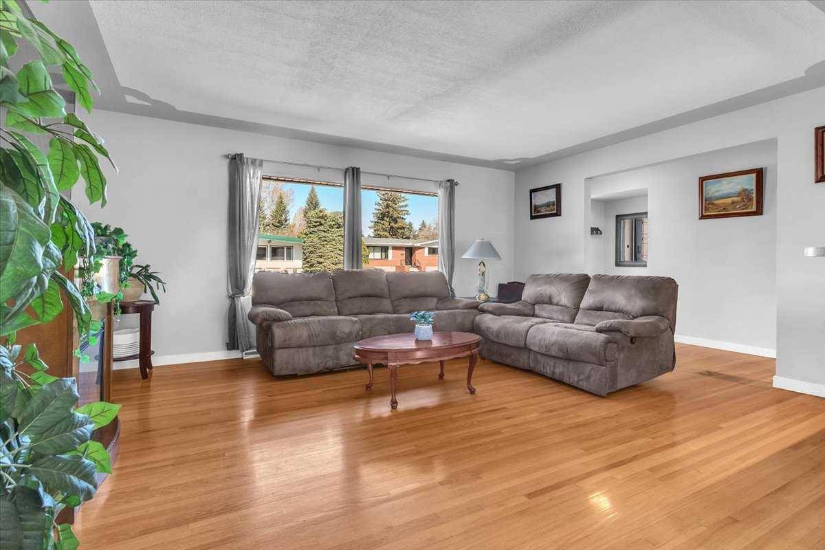 Calgary, AB T2L 1E7,4812 Carney RD NW