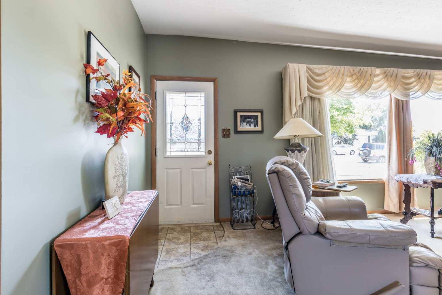 Medicine Hat, AB T1A 6N6,202 7 ST NW